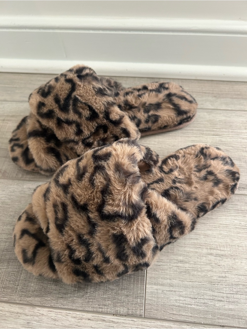 NWOT Aerie Leopard Fur Slides Size 8